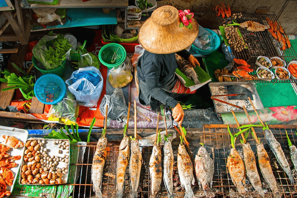 Places-to-visit-in-Bangkok-Talingchan-Floating-Market.jpg